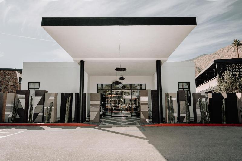 V Capri Palm Springs a Dolce by Wyndham - image 1