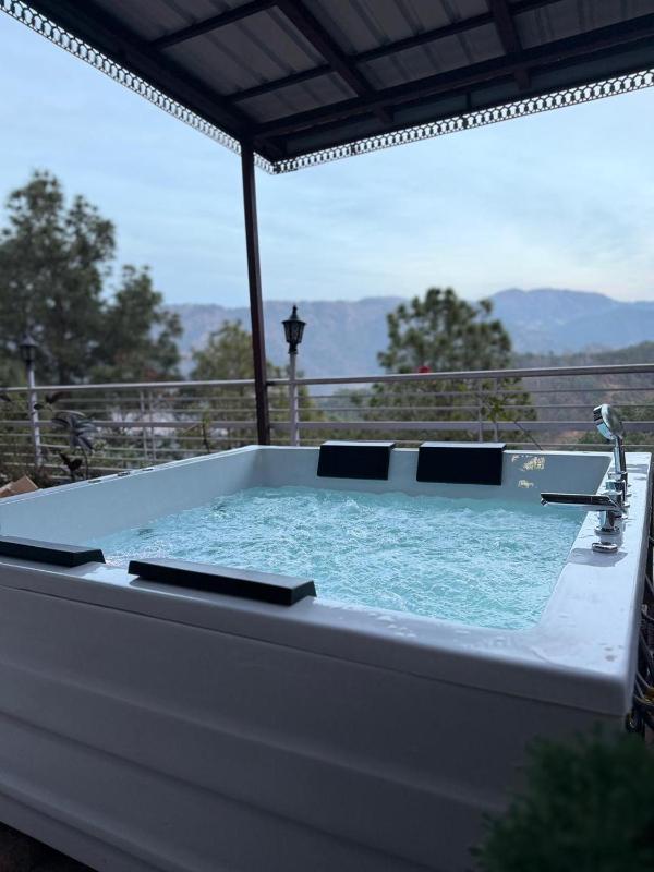 The Rajmahal Retreat I Jacuzzi I Vacations l Pet friendly & 3 Bedroom Villa I Family Events I Sky Bonfire I Kasauli By Exotic Stays - image 30