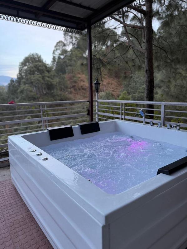 The Rajmahal Retreat I Jacuzzi I Vacations l Pet friendly & 3 Bedroom Villa I Family Events I Sky Bonfire I Kasauli By Exotic Stays - image 37