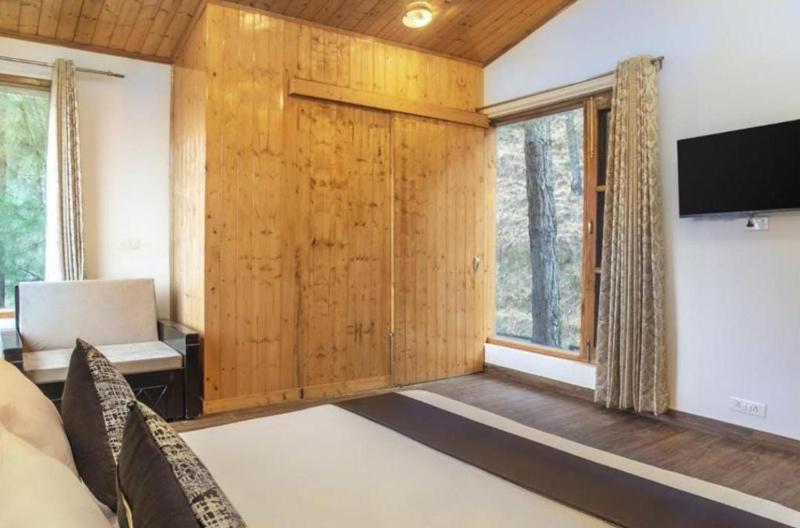 The Rajmahal Retreat I Jacuzzi I Vacations l Pet friendly & 3 Bedroom Villa I Family Events I Sky Bonfire I Kasauli By Exotic Stays - image 28