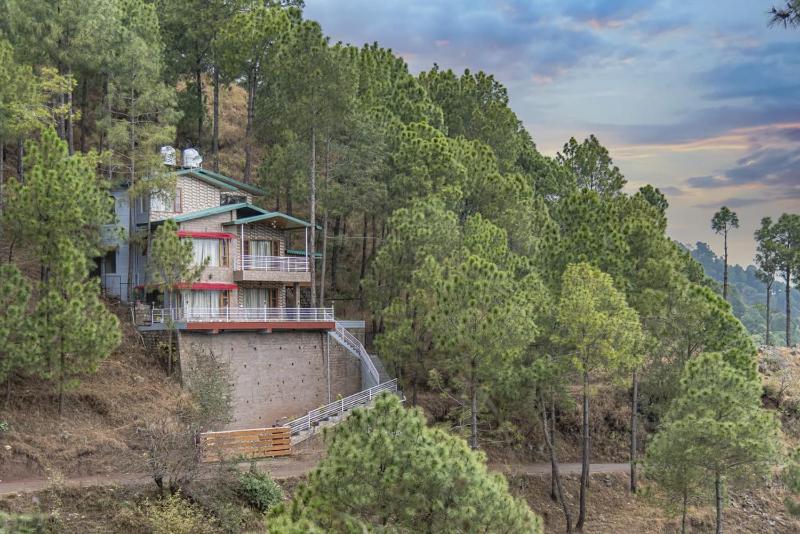 The Himalayan Mansion I Jacuzzi I Pet friendly & Serviced Villa I Open Air Lawn I Bonfire Available I Kasauli By Exotic Stays - image 15