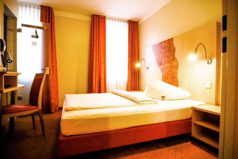 Superior Queen Room image 1