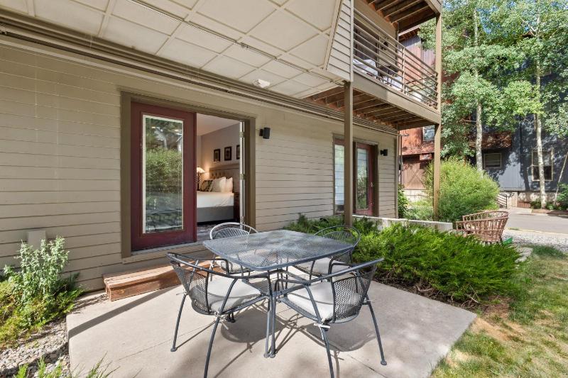 Ground Floor on River Trail Walk to Ski condo - image 18