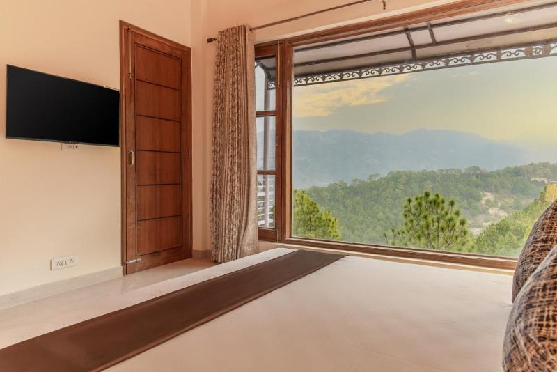 The Mahalaxmi Villa l Jacuzzi I Pet friendly & 3 Bedroom Serviced Villa I Open Air Lawn I Bonfire Available I Kasauli By Exotic Stays - image 30