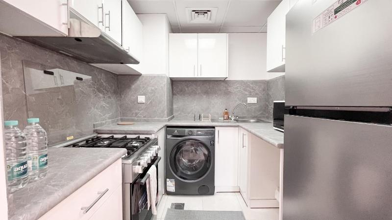 Affordable Luxury Studio in Prime Coastal Location - image 11