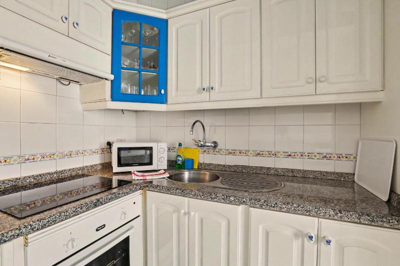 Beach 2-bedroom in Los Cristianos - image 38