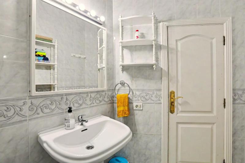 Beach 2-bedroom in Los Cristianos - image 29