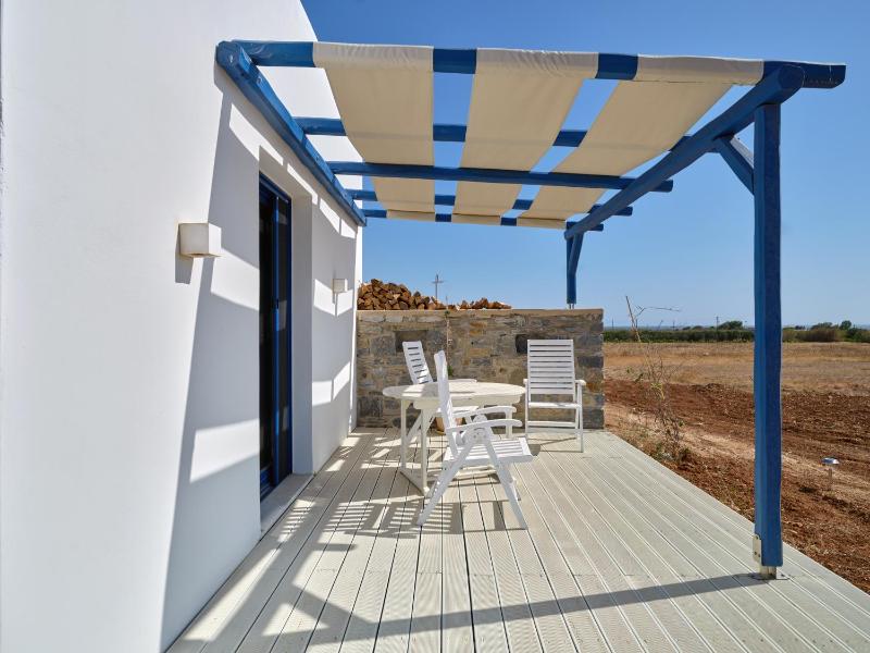 2 Bed Villa - Sleeps 6 - Pets - Pool - Parking - image 4