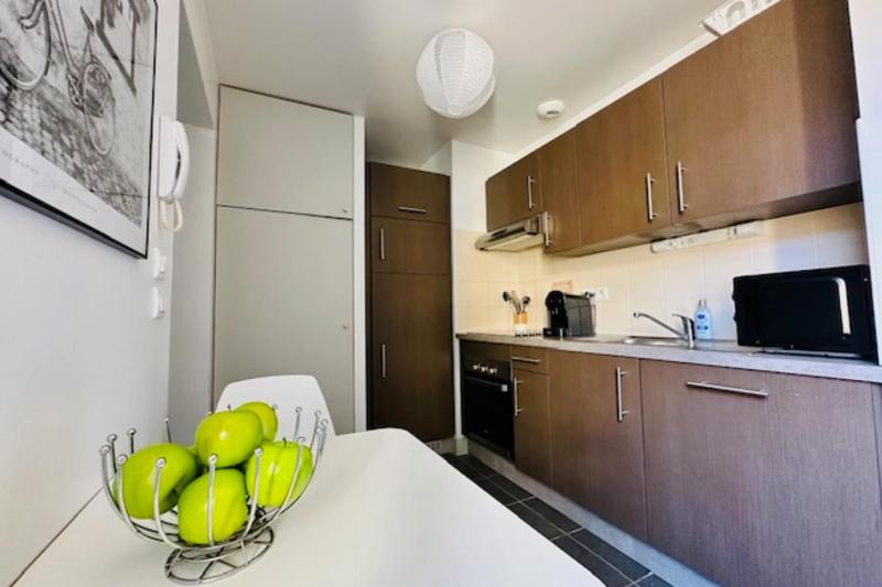 Beautiful studio near the city center - image 5