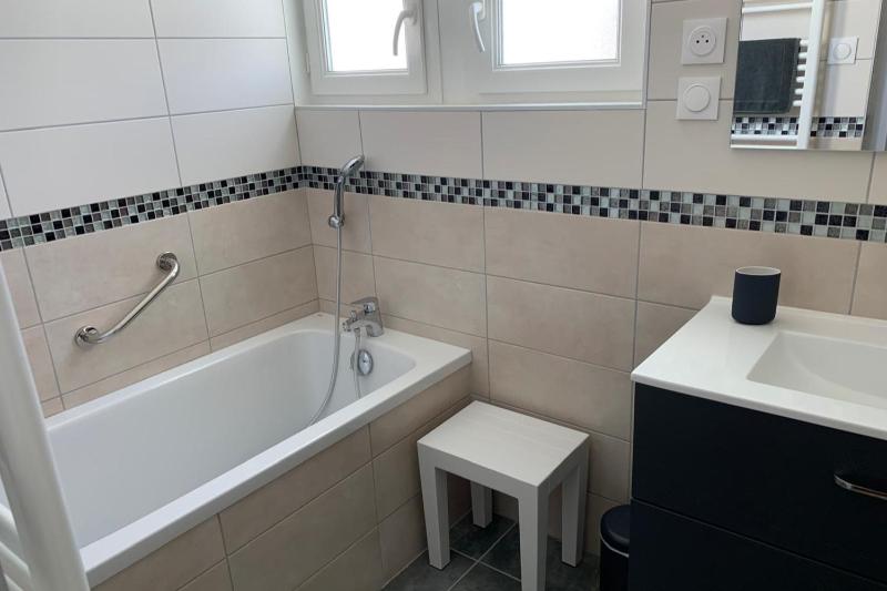 Beautiful 4 room apartment in La Rochelle - image 3