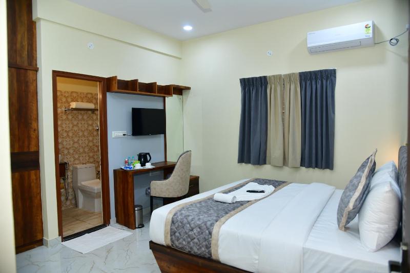 Deluxe AC Room in 4BHK Corporate service Aparment Manyata Tech Park - image 6