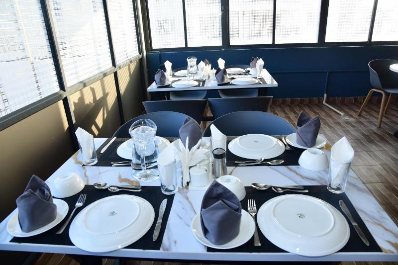 Deluxe AC Room in 4BHK Corporate service Aparment Manyata Tech Park - image 2