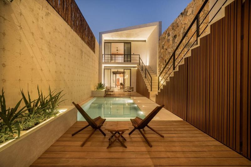 Design Retreat with Pool in Centro Merida Santiago - image 12