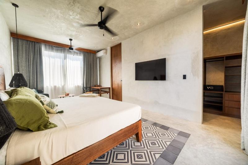 Design Retreat with Pool in Centro Merida Santiago - image 3