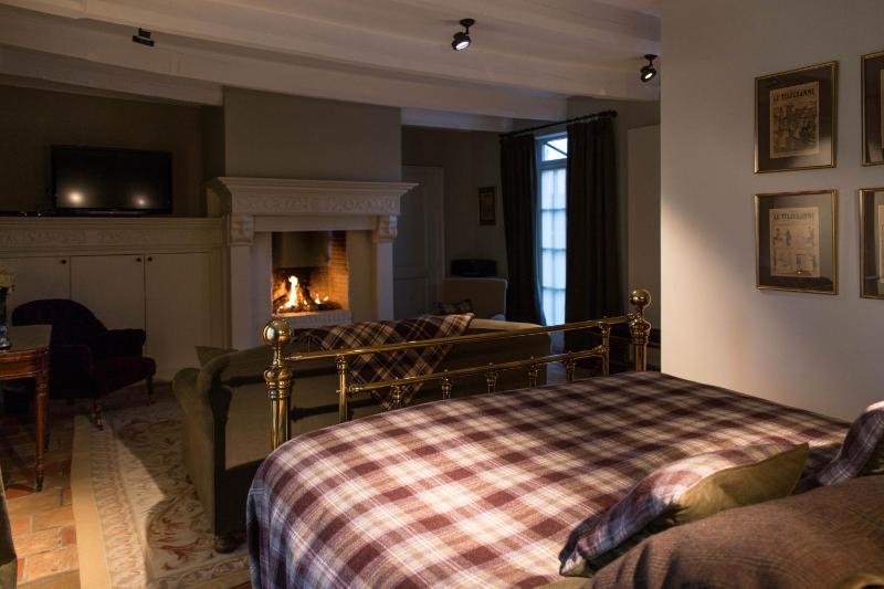 Deluxe Family Suite image 2