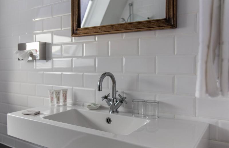 Luxury Suite image 2