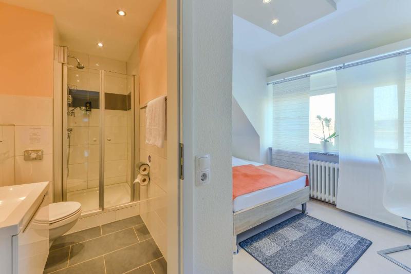 Double Room with Lake View image 4