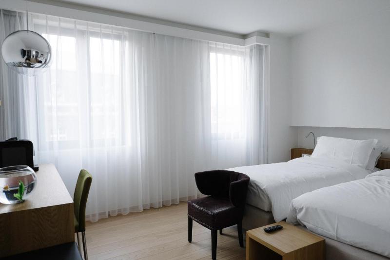 Deluxe Twin Room image 4