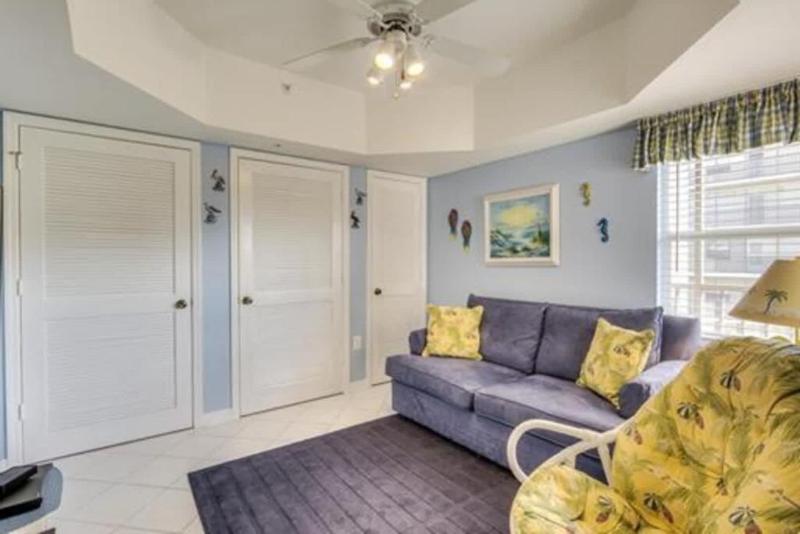 Three Bedroom Condo with Canal Views - image 21