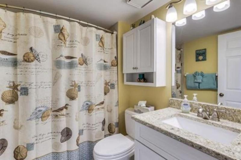 Three Bedroom Condo with Canal Views - image 7