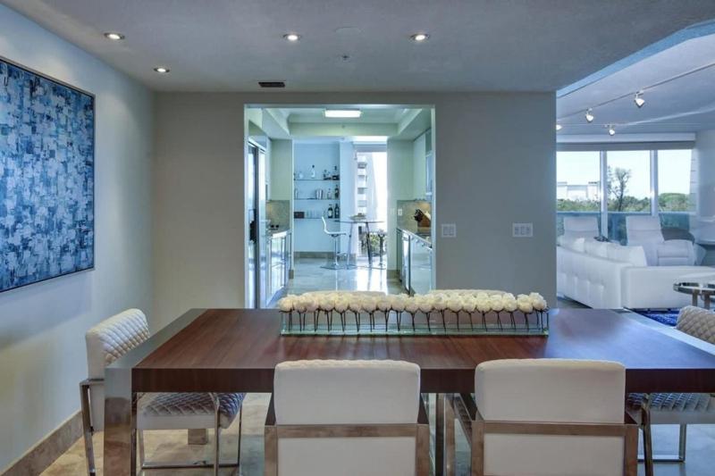 Three Bedroom Condo with Marina Views and Private Balcony - image 6