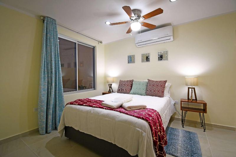 The Poolside Suite Downtown Access free parking on street - image 22