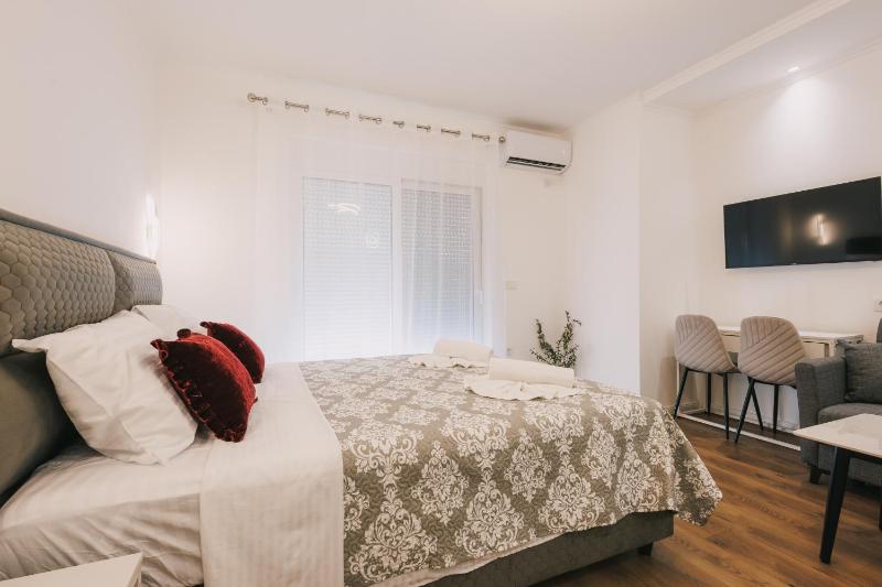 Dëshira Apartments - image 2