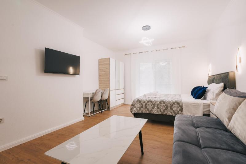 Dëshira Apartments - image 11