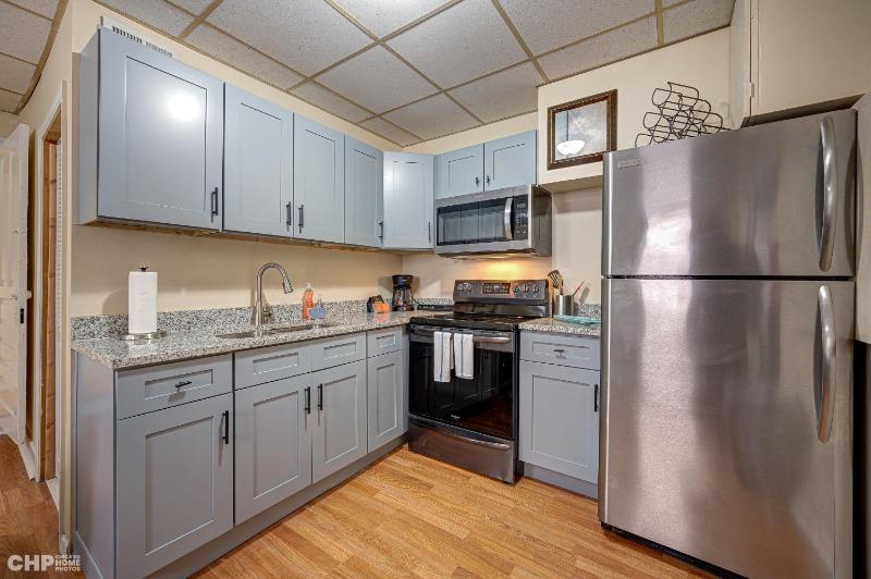 Newly Renovated Studio in the Heart of Pilsen condo - image 5