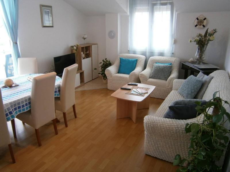 Apartments with WiFi Vodice - 27710 - image 5