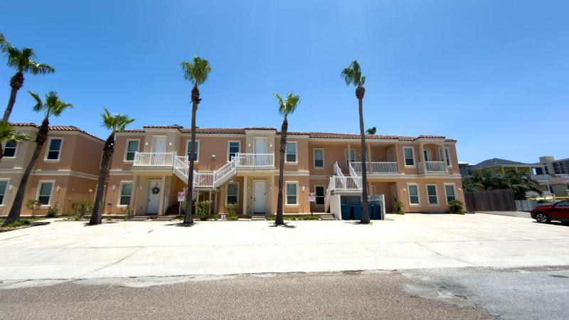 2BR Pool 200 Steps to Beach High Ceilings SPI apts - image 11