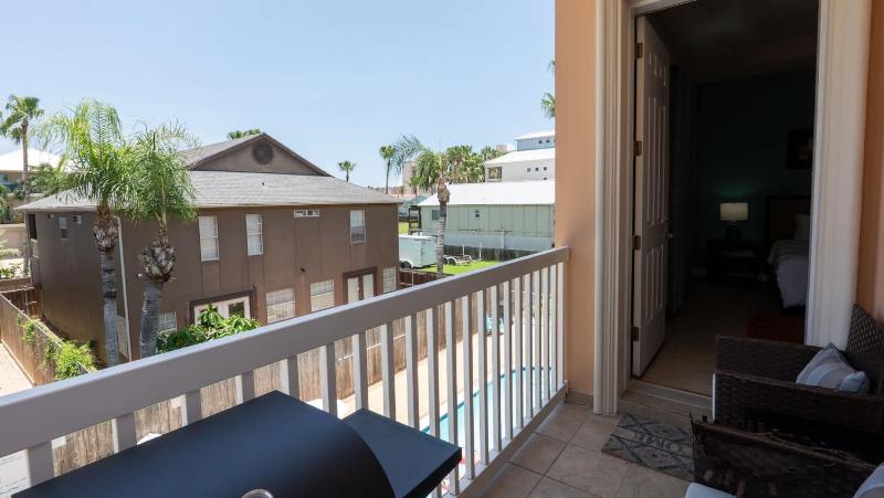 2BR Pool 200 Steps to Beach High Ceilings SPI apts - image 28