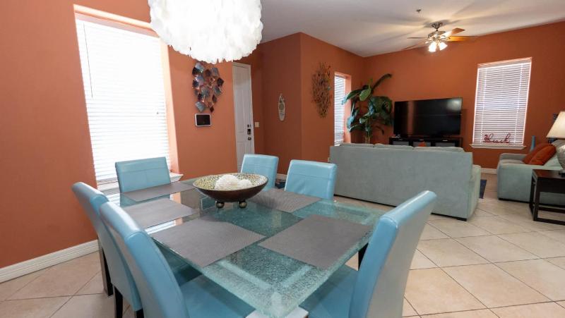 2BR Pool 200 Steps to Beach High Ceilings SPI apts - image 44