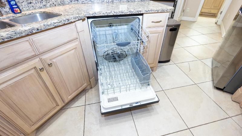 2BR Pool 200 Steps to Beach High Ceilings SPI apts - image 49