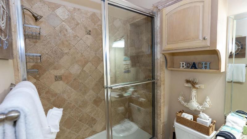 2BR Pool 200 Steps to Beach High Ceilings SPI apts - image 17