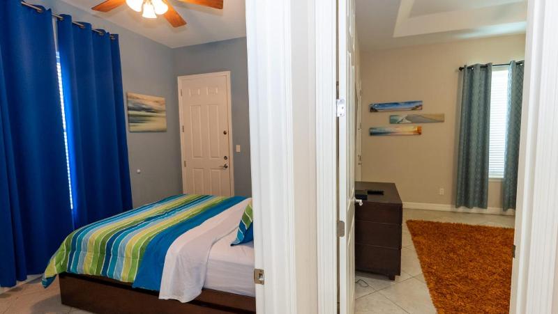 2BR Pool 200 Steps to Beach High Ceilings SPI apts - image 38