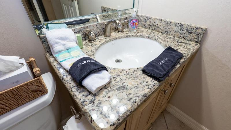 2BR Pool 200 Steps to Beach High Ceilings SPI apts - image 20