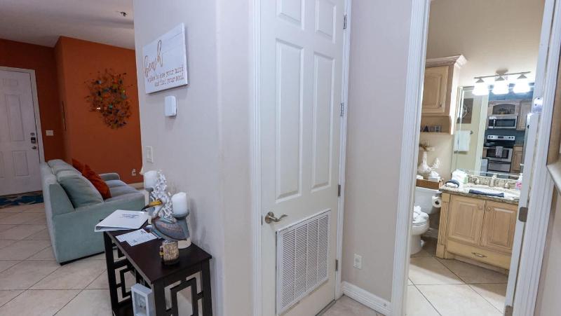 2BR Pool 200 Steps to Beach High Ceilings SPI apts - image 18