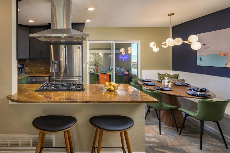 The Ultimate Hangout House - image 7