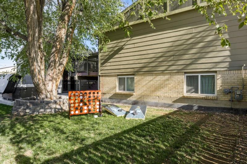 The Ultimate Hangout House - image 12