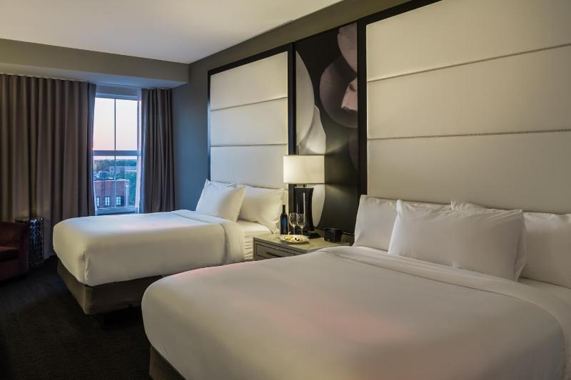 TRYP by Wyndham Savannah - image 10