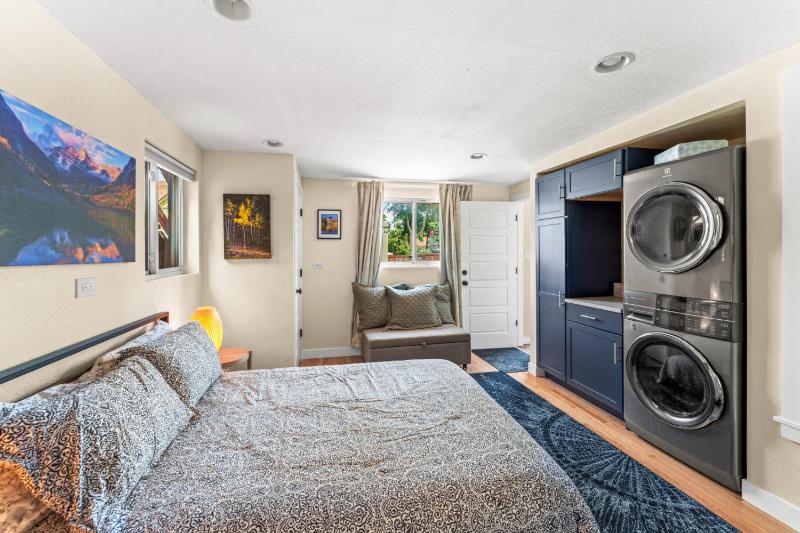 Guest Suite I 2Bd I Kitchenette I 5 star Location - image 12