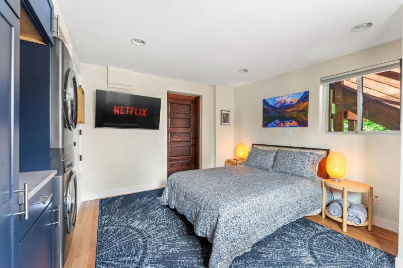 Guest Suite I 2Bd I Kitchenette I 5 star Location - image 16