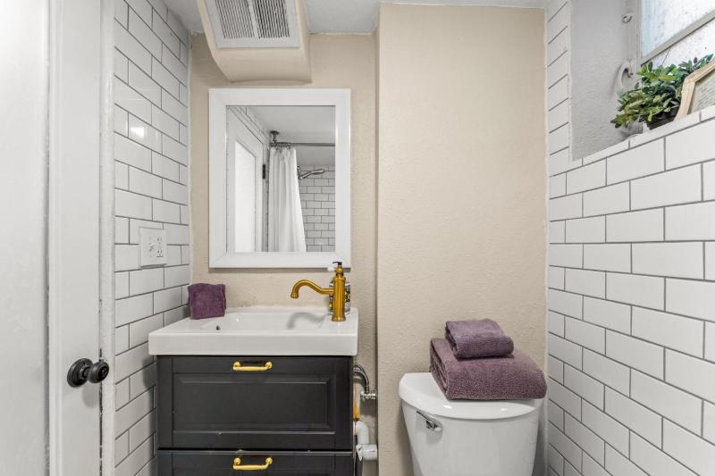 Guest Suite I 2Bd I Kitchenette I 5 star Location - image 19