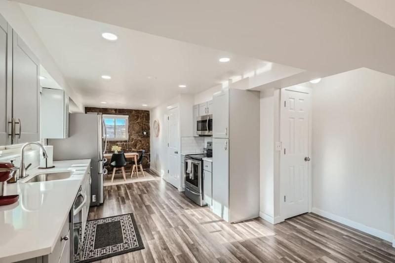 Sleeps 10 I Denver I Red Rocks I Tennyson I Pets - image 32