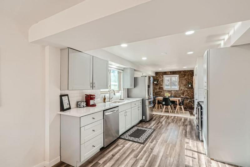 Sleeps 10 I Denver I Red Rocks I Tennyson I Pets - image 11