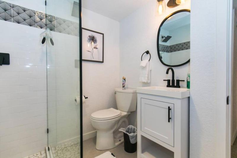 Cozy 2bd 10 min to Downtown Denver Fast Wifi - image 12