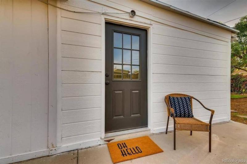 Cozy 2bd 10 min to Downtown Denver Fast Wifi - image 15