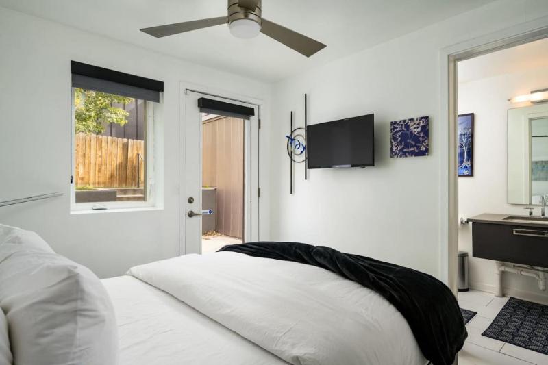 Skyline House Eco Efficient Luxury Home - image 8