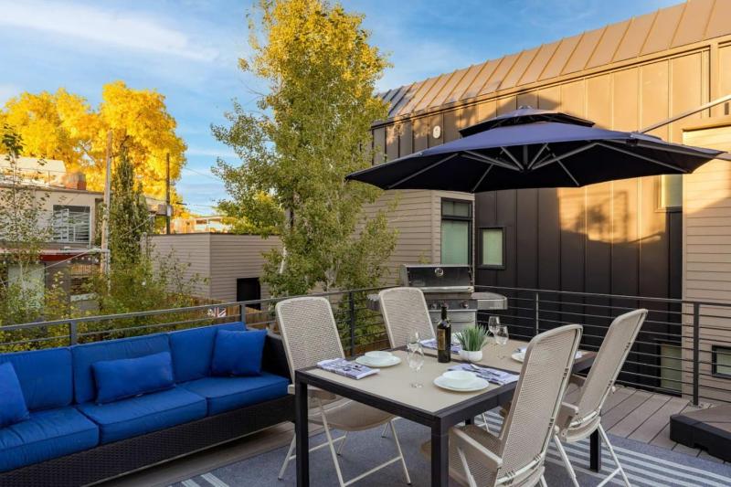 Skyline House Eco Efficient Luxury Home - image 15